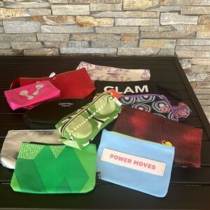 NEW-ASSORTED STYLES AND SIZES MAKE-UP BAGS BUNDLE!!
YOU GET ALL 11 BAGS SHOWN!